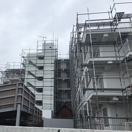 川崎市マンションの足場工事を行いました